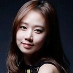韩国小姐扮演金载熙（24岁）